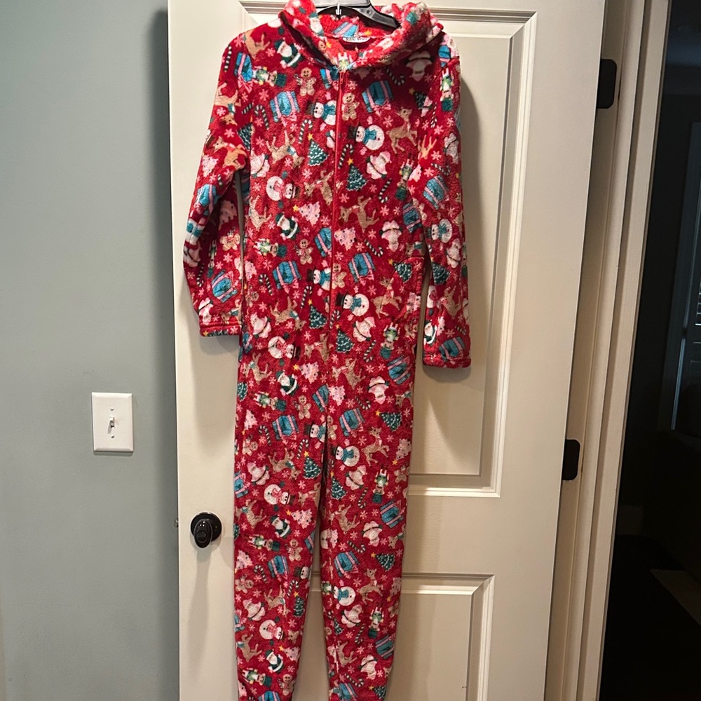 Cozy Red Kids Pajamas with Festive Print